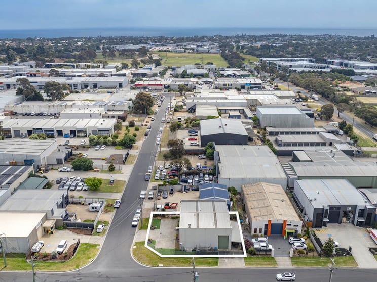 Click to view all images 13 Latham Street Mornington VIC 3931 - Image 2