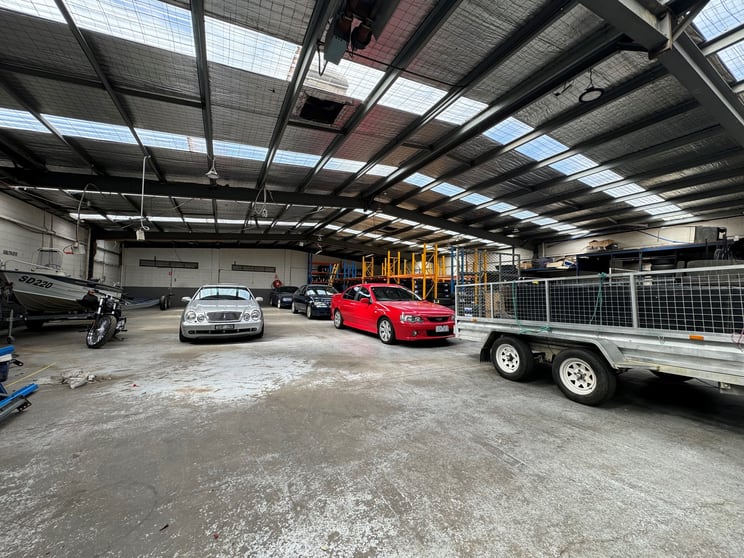 Click to view all images 27 & 29 Amay Crescent Ferntree Gully VIC 3156 - Image 2
