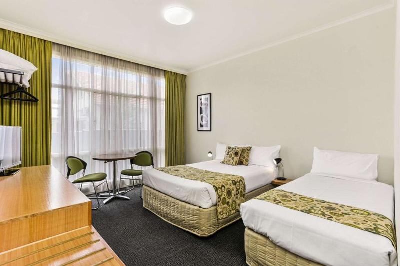 Click to view all images Hamilton VIC 3300 - Image 2