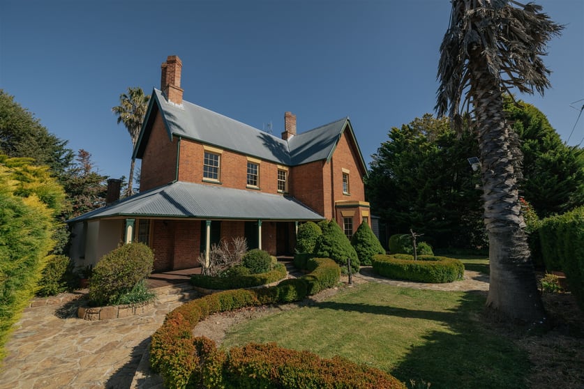 Click to view all images 69 Collett Street Queanbeyan NSW 2620 - Image 3