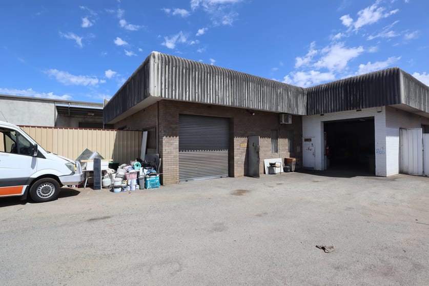 Click to view all images Unit 4/266 Welshpool Road Welshpool WA 6106 - Image 2