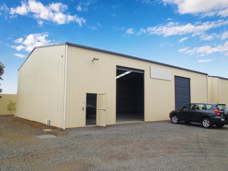 Click to view all images 8 Michaels Drive Alfredton VIC 3350 - Image 3