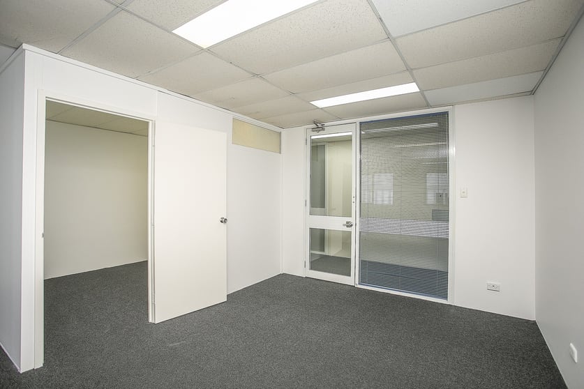 Click to view all images 15/7 Kintail Road Applecross WA 6153 - Image 3