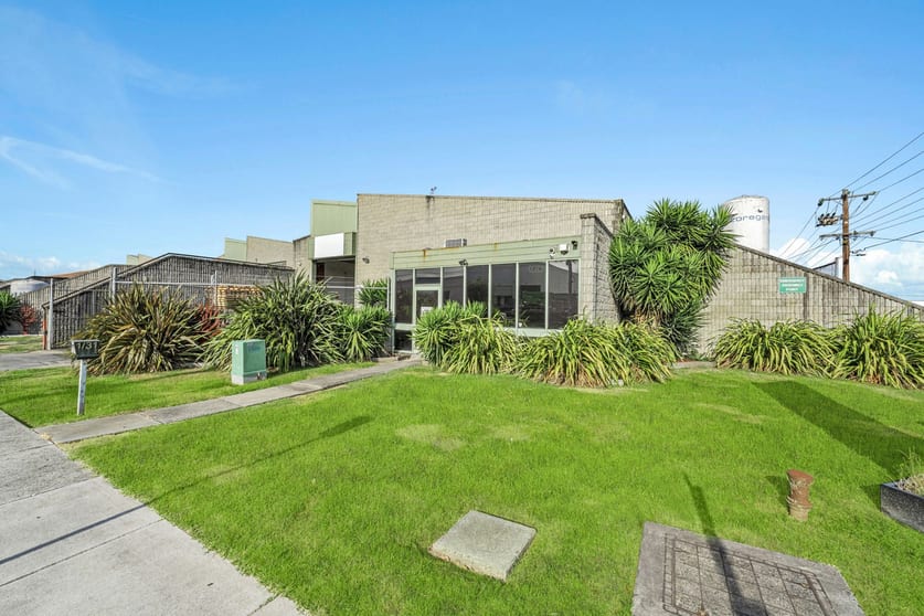 Click to view all images 1/31 Edelmaier Street Bayswater VIC 3153 - Image 2