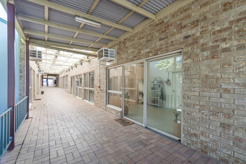 Click to view all images 4/33 Zunker Street Burnett Heads QLD 4670 - Image 3