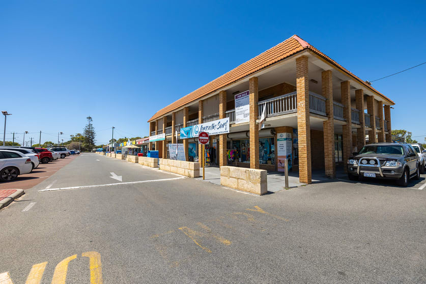 Click to view all images 4/127 Gingin Road Lancelin WA 6044 - Image 3