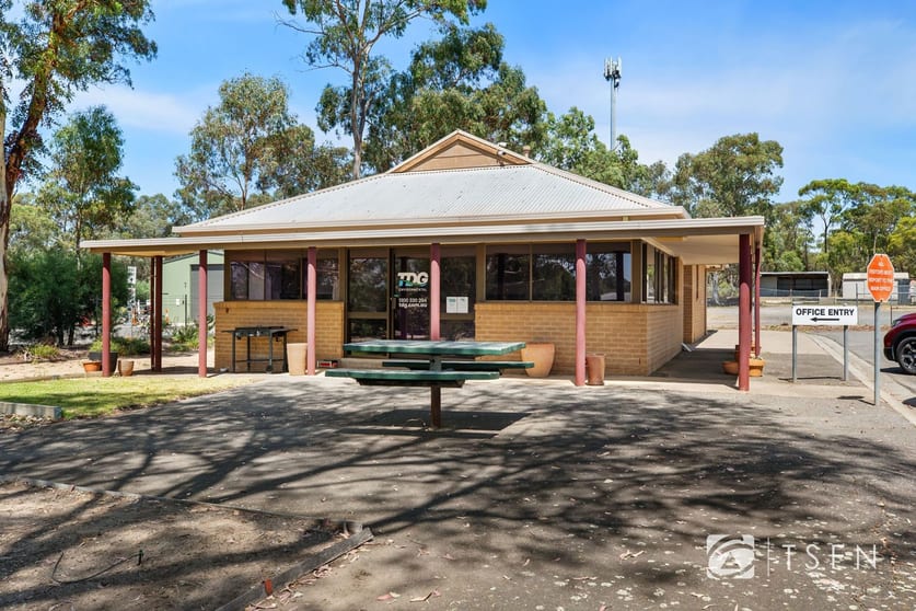 Click to view all images 994 Wellington Street Strathfieldsaye VIC 3551 - Image 3