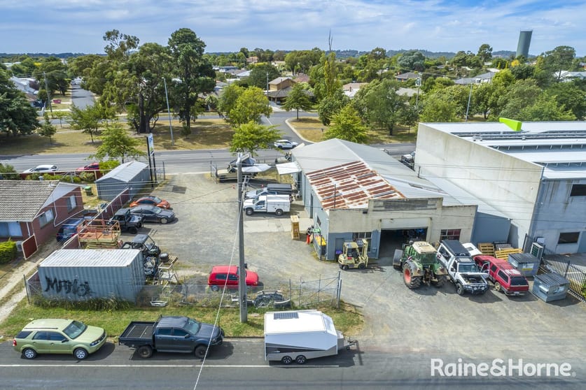 Click to view all images 141 High Street Kyneton VIC 3444 - Image 3