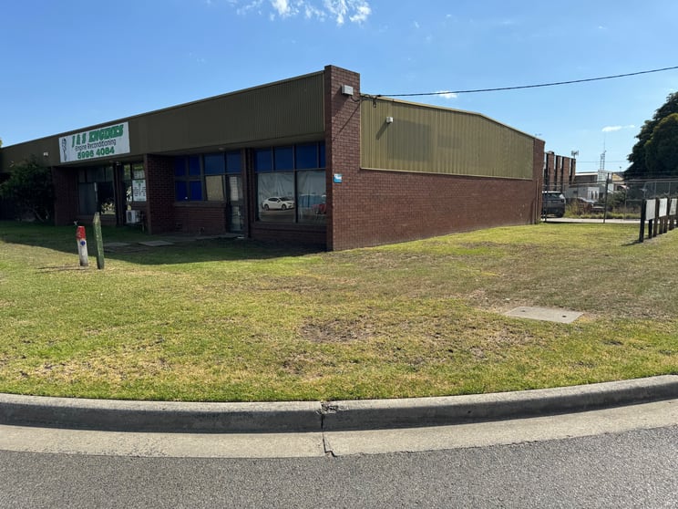Click to view all images 23 Smethurst Street Cranbourne VIC 3977 - Image 1