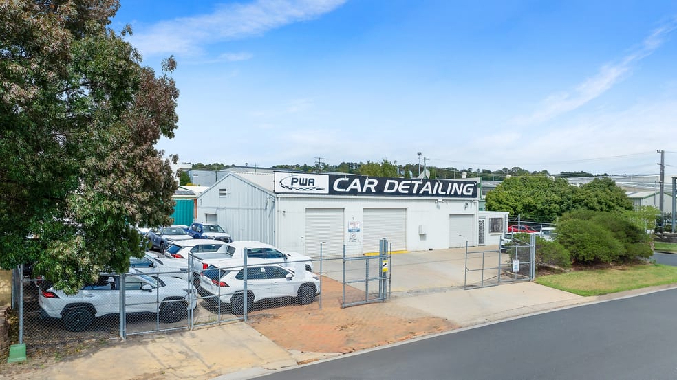 Click to view all images 7 Corporation Avenue Robin Hill NSW 2795 - Image 3