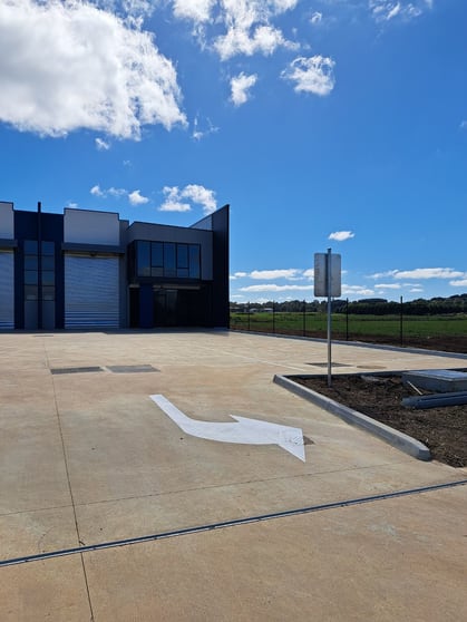 Click to view all images 1/42 Saleyards Road Kyneton VIC 3444 - Image 1