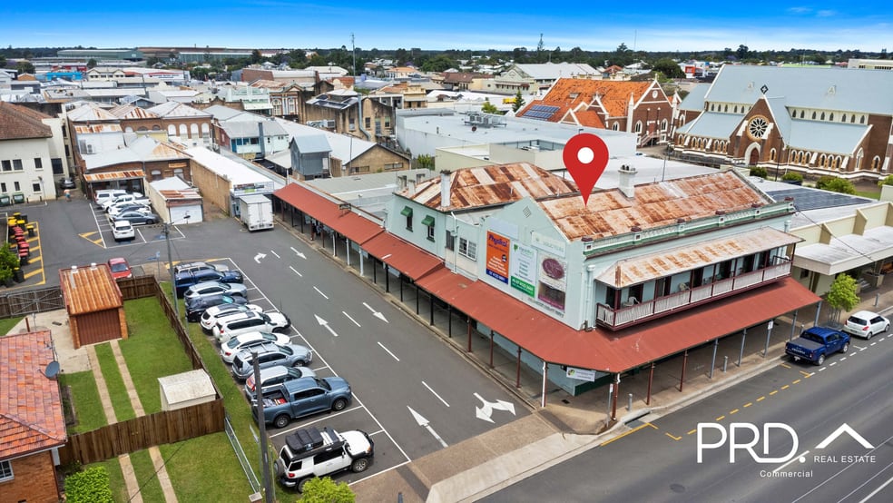 Click to view all images 2/221 Lennox Street Maryborough QLD 4650 - Image 2