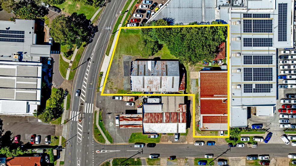Click to view all images 234 Tingal Road & 10 Burke Street Wynnum QLD 4178 - Image 2