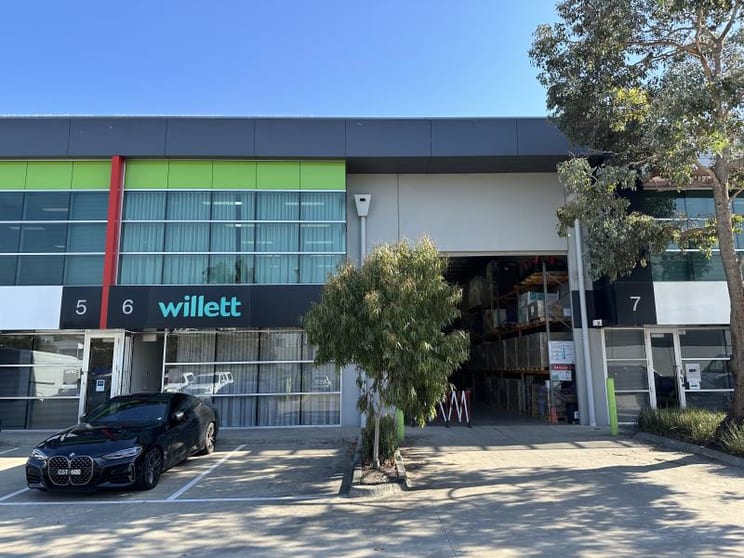 Click to view all images 6 - 11-12 Phillip Court Port Melbourne VIC 3207 - Image 1