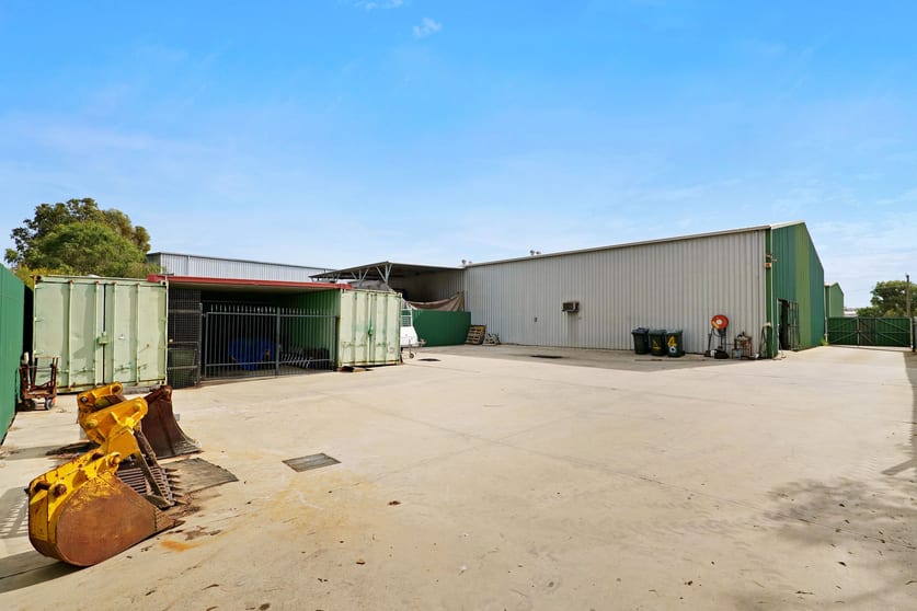 Click to view all images 231 Barrington Street Bibra Lake WA 6163 - Image 3