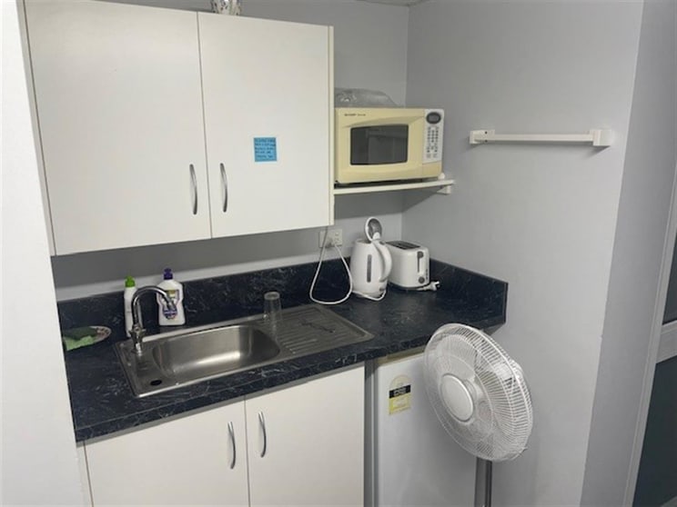 Click to view all images 31/129A Lake Street Cairns City QLD 4870 - Image 3