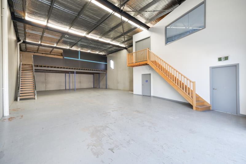 Click to view all images Unit 2/7 Sharnet Circuit Pakenham VIC 3810 - Image 3