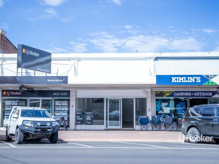 Click to view all images 76 McDowall Street Roma QLD 4455 - Image 1
