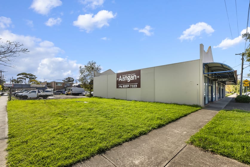 Click to view all images 20 - 24 Canterbury Street Deer Park VIC 3023 - Image 3