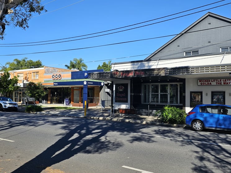 Click to view all images 389 Honour Avenue Graceville QLD 4075 - Image 2