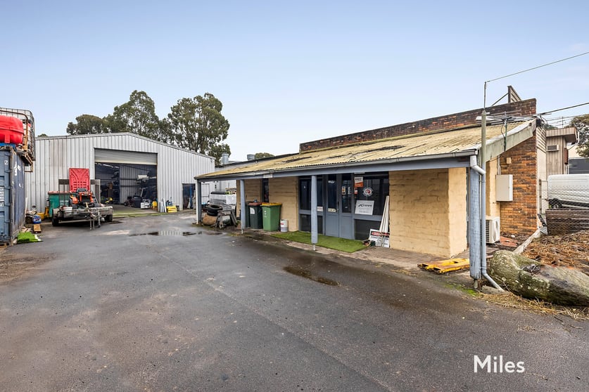 Click to view all images 28 Peel Street Eltham VIC 3095 - Image 2