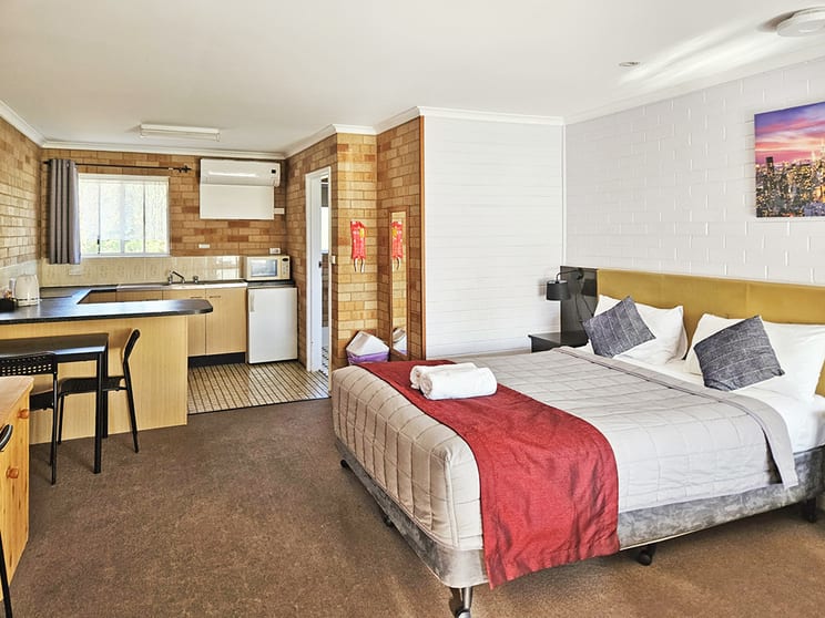 Click to view all images Wagga Wagga NSW 2650 - Image 2