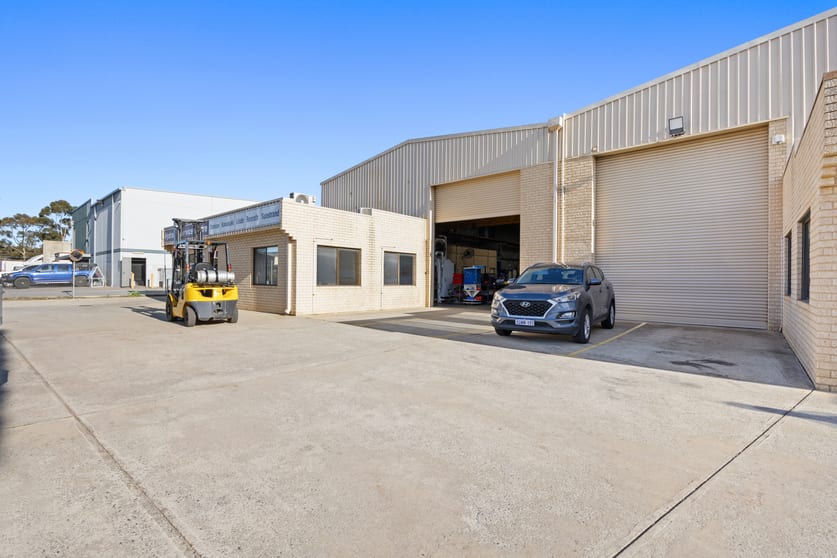 Click to view all images 29 Eva Street Maddington WA 6109 - Image 2