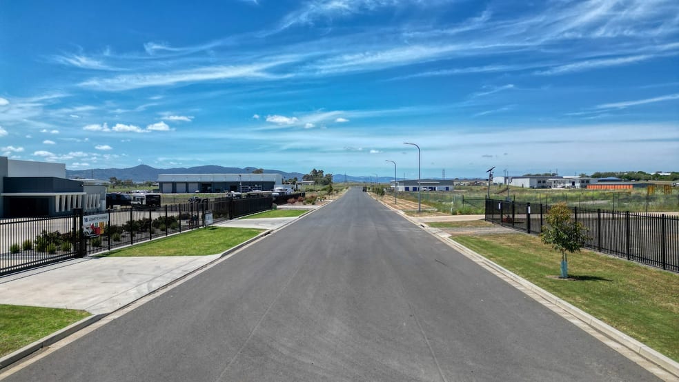 Click to view all images 208 New Winton Road, Westdale Tamworth NSW 2340 - Image 2