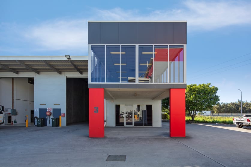 Click to view all images 3/7 Luke Street Lytton QLD 4178 - Image 2