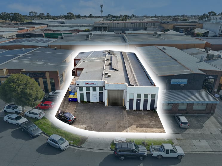 Click to view all images 19 Nellbern Road Moorabbin VIC 3189 - Image 1