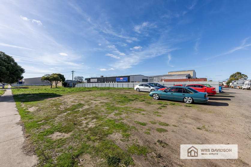 Click to view all images 53 Urquhart Street Horsham VIC 3400 - Image 2