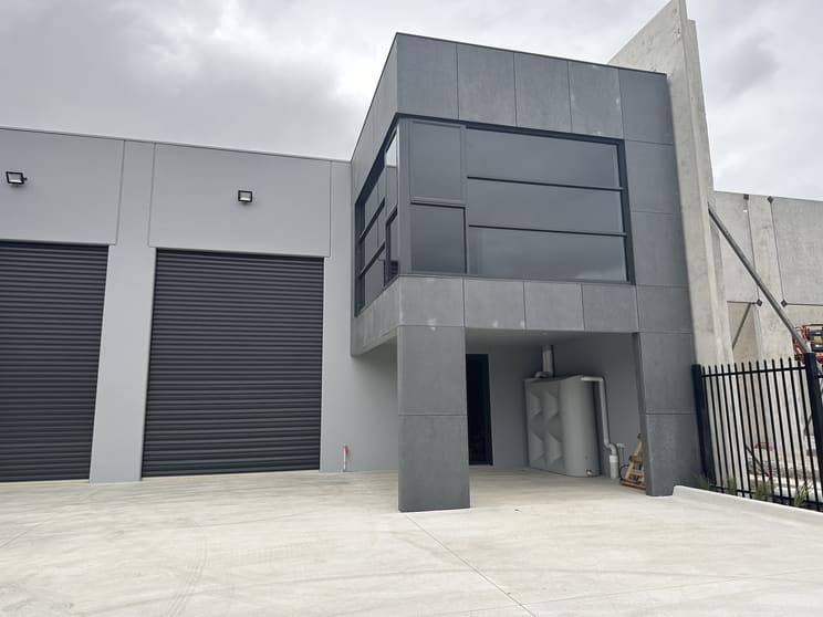 Click to view all images 2/26 Robbins Circuit Williamstown North VIC 3016 - Image 2