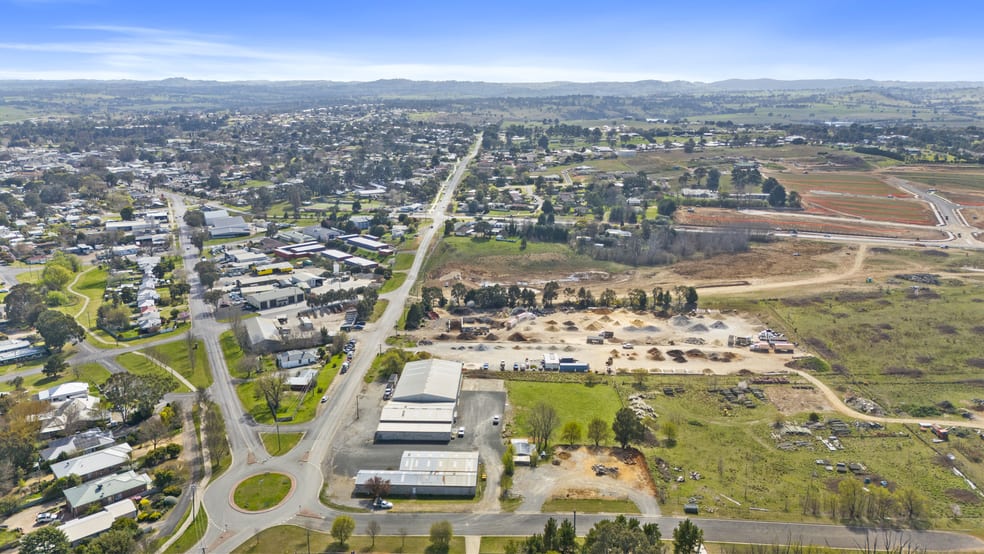 Click to view all images 86 Grand Junction Road Yass NSW 2582 - Image 2