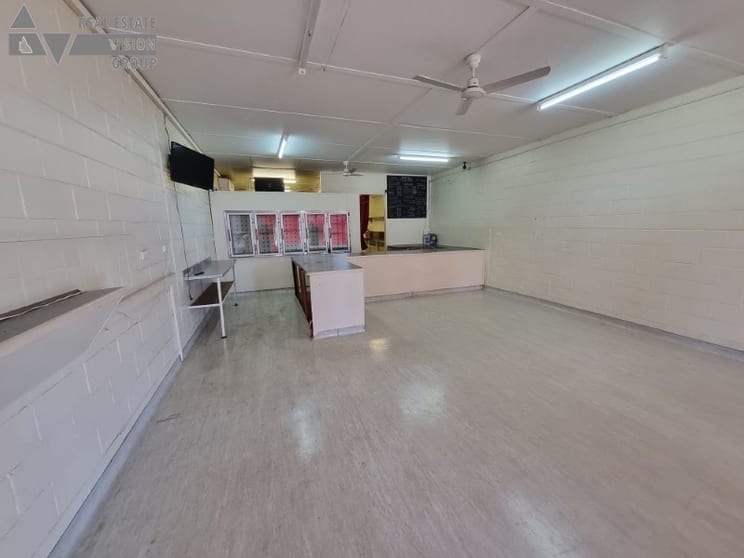 Click to view all images 5 Arnold St Blackwater QLD 4717 - Image 2