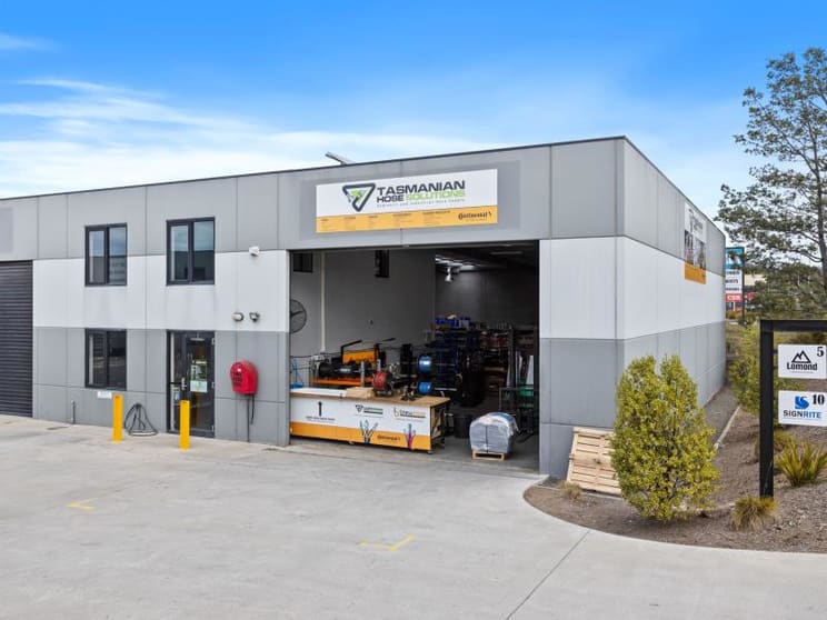 Click to view all images Unit 1/14 Kennedy Drive Cambridge TAS 7170 - Image 1