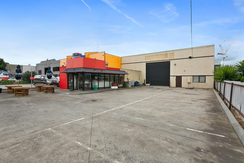 Click to view all images 2 Yale Drive Epping VIC 3076 - Image 2