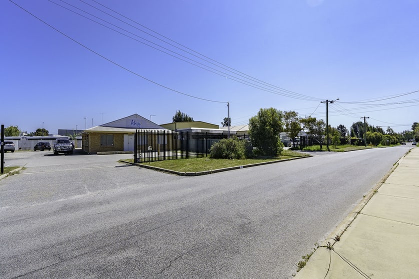 Click to view all images 122-124 Mills Street Welshpool WA 6106 - Image 2