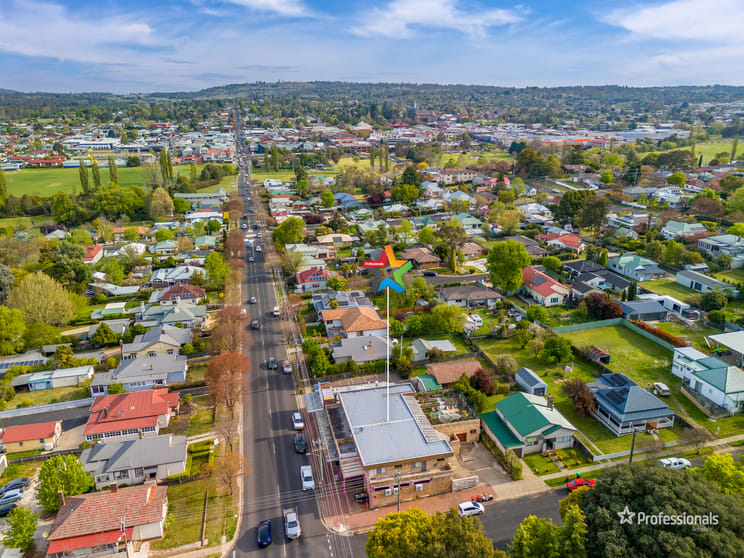 Click to view all images 36 Marsh Street Armidale NSW 2350 - Image 2