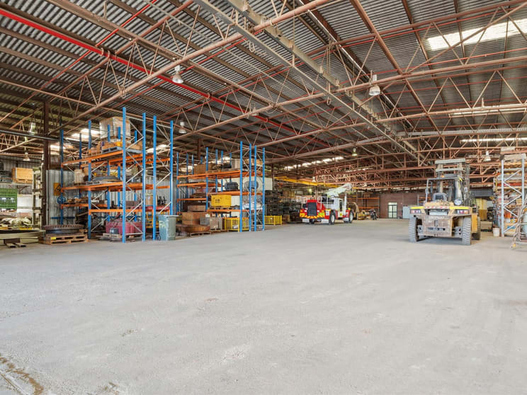 Click to view all images 25 Wellard St Bibra Lake WA 6163 - Image 2