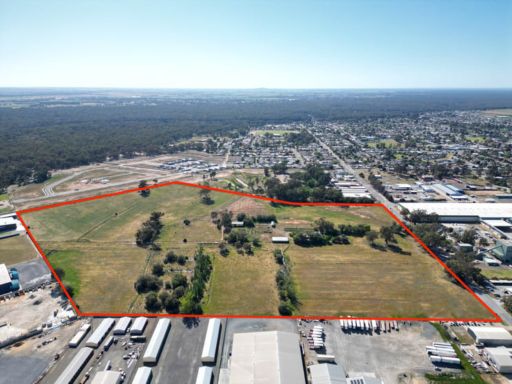Click to view all images 102 Karook St Cobram VIC 3644 - Image 2