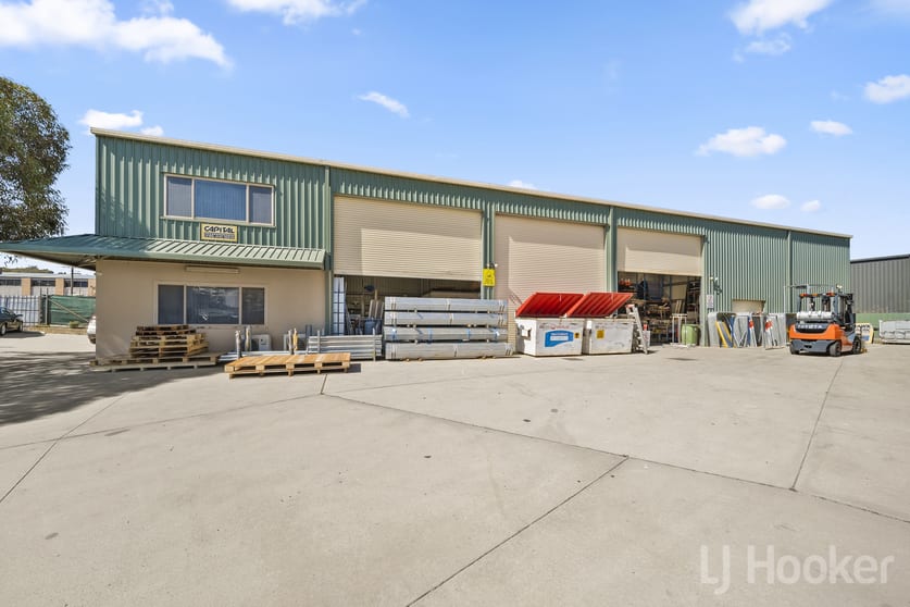 Click to view all images 19 Wycombe Street Queanbeyan NSW 2620 - Image 2