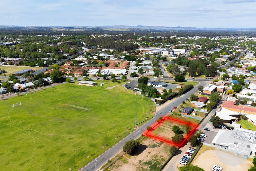 Click to view all images 30 & 32 South Parade Wagga Wagga NSW 2650 - Image 3
