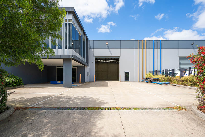 Click to view all images 13 Latitude Boulevard Thomastown VIC 3074 - Image 2