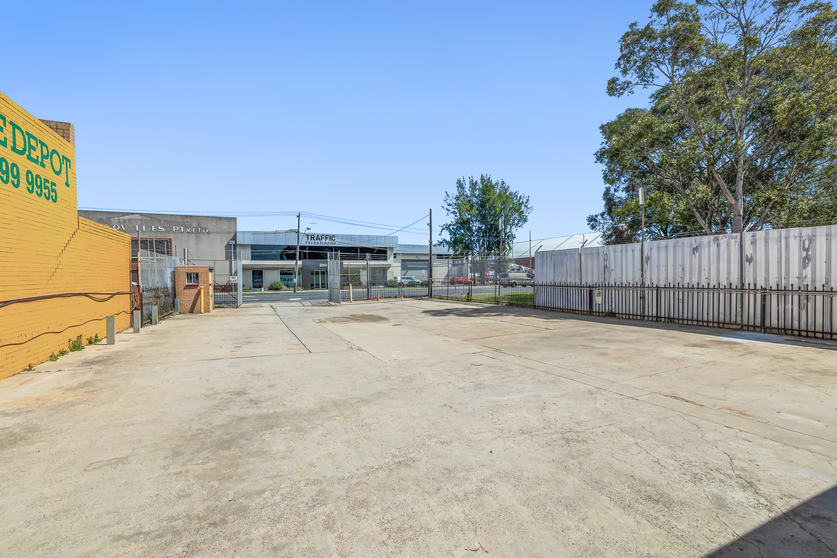 Click to view all images 323 Darebin Road Thornbury VIC 3071 - Image 3