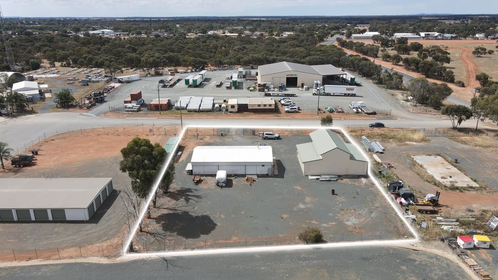 Click to view all images 3 Calleen Street West Wyalong NSW 2671 - Image 1