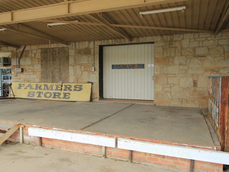 Click to view all images 4/2 MacLeod Street Bairnsdale VIC 3875 - Image 2