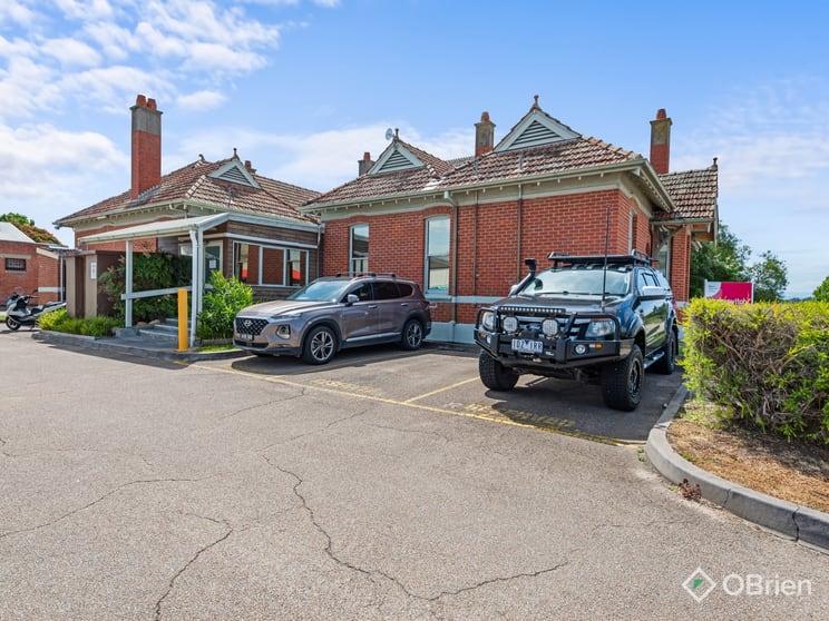 Click to view all images 27 Riverine Street Bairnsdale VIC 3875 - Image 1