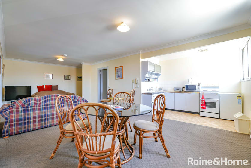 Click to view all images 62 George Street Bathurst NSW 2795 - Image 2