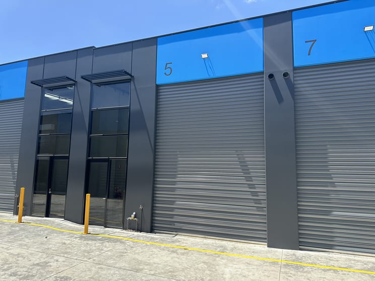 Click to view all images Unit 5/40 Danaher Drive South Morang VIC 3752 - Image 2
