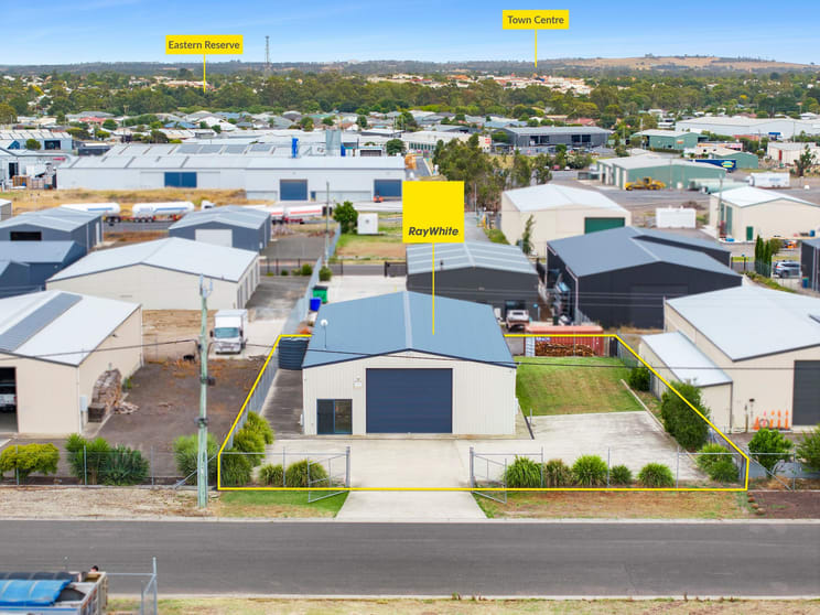 Click to view all images 35 Hugh Murray Drive Colac VIC 3250 - Image 3